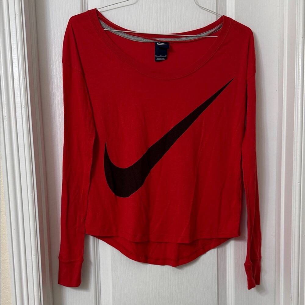 NIKE red long sleeved tshirt Loose Fit high low size M